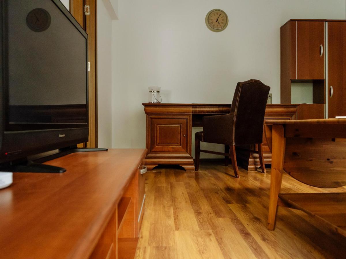 Old Town Historic Apartment With Backyard Mini Park Bukareszt Zewnętrze zdjęcie